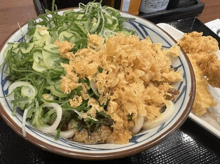 【ハワイビジネス情報館】丸亀製麺、海外で再び輝く！“虎の巻”で広がる日本の味